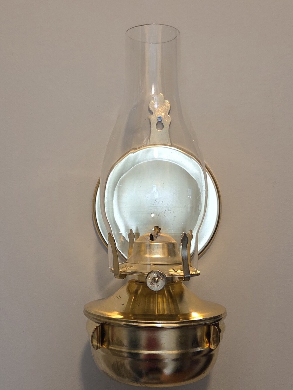 VTG Brass Toned Wall Mount Oil Kerosene Lamp w Shield + Hurricane